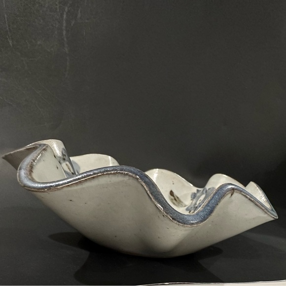 Signed Cindy Angliss Handmade Pottery, Ruffled Bowl, Blue Floral Studio Ceramics - Picture 8 of 8